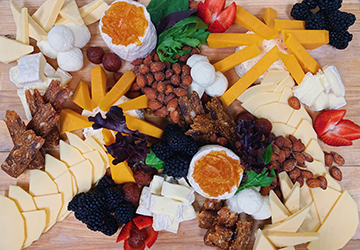 How to Create a Gourmet Cheese Platter in 10 Minutes